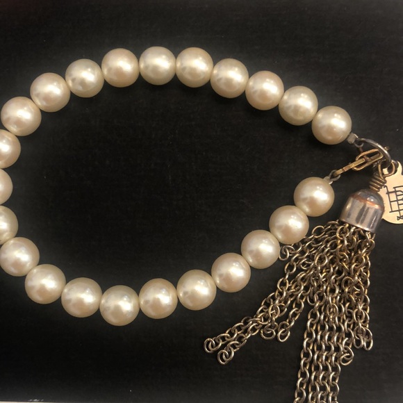 Bourbon and Bowties pearl bracelet - Picture 2 of 2